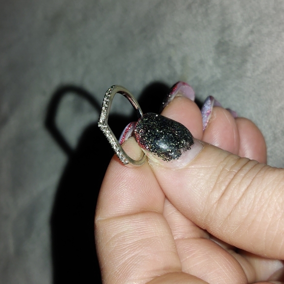 14 kt white gold diamond v band - Picture 3 of 3